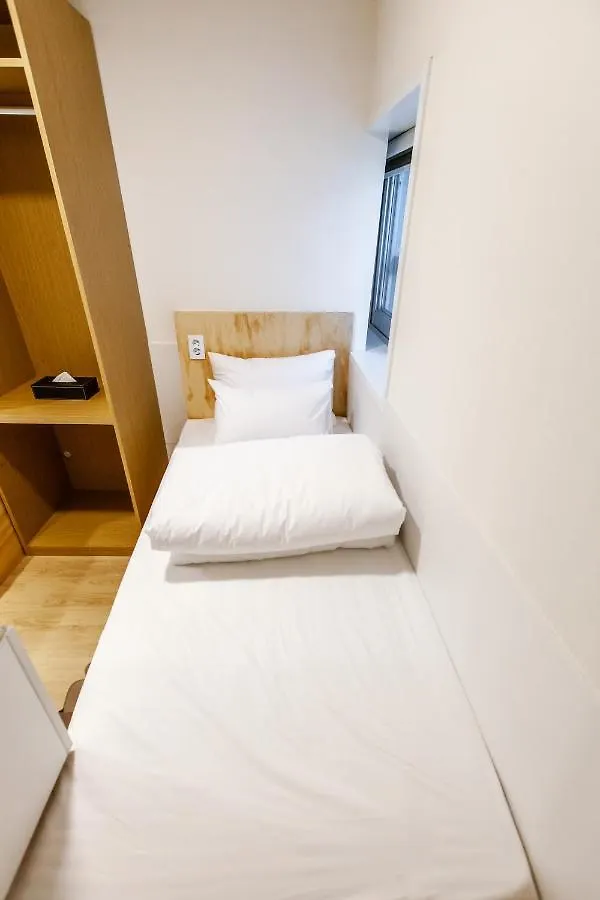 Step Inn Myeongdong 1 Seoul 0*,