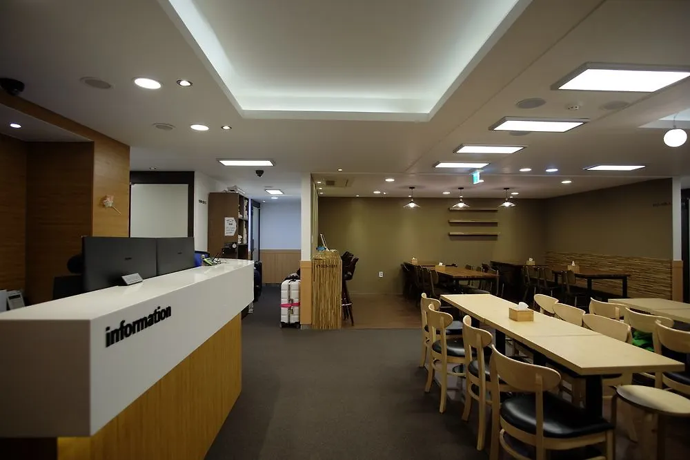 Step Inn Myeongdong 1 Seoul 0*,