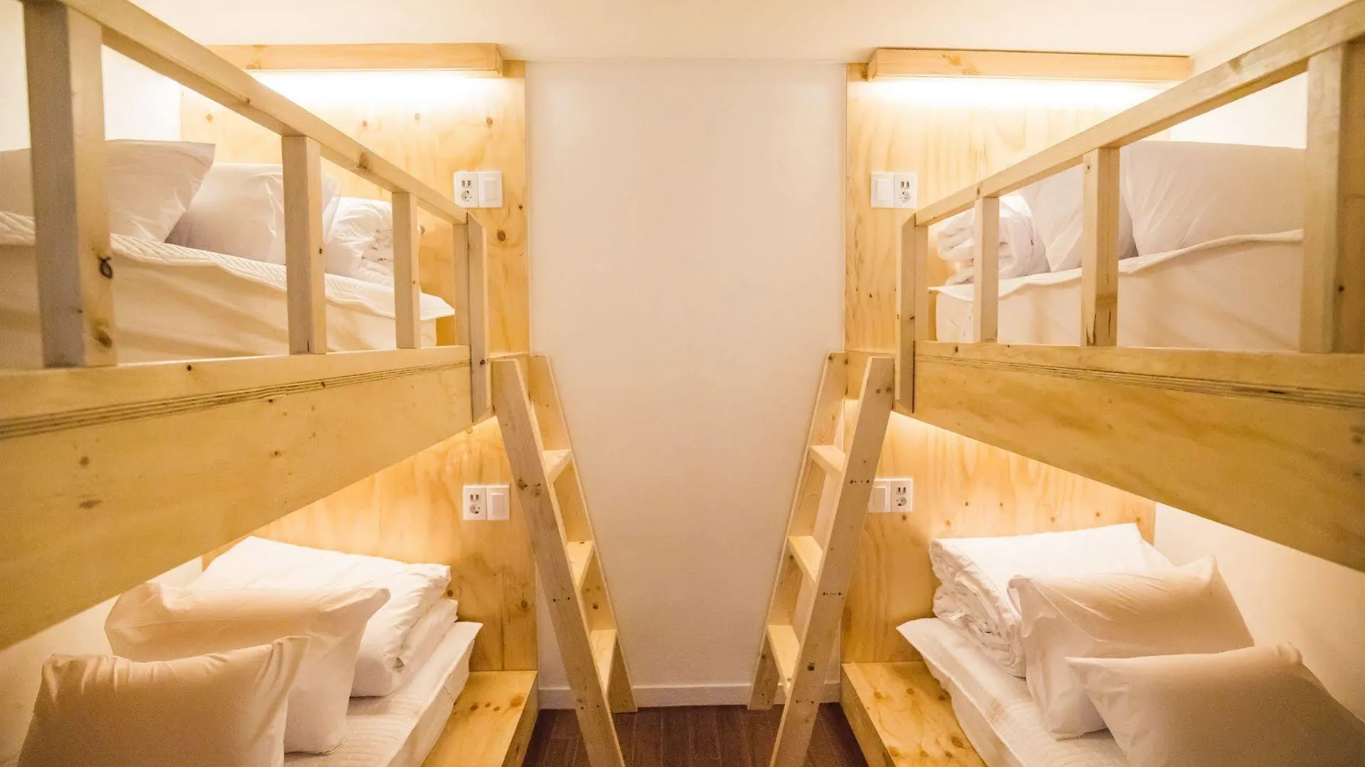Step Inn Myeongdong 1 Seoul 0*,